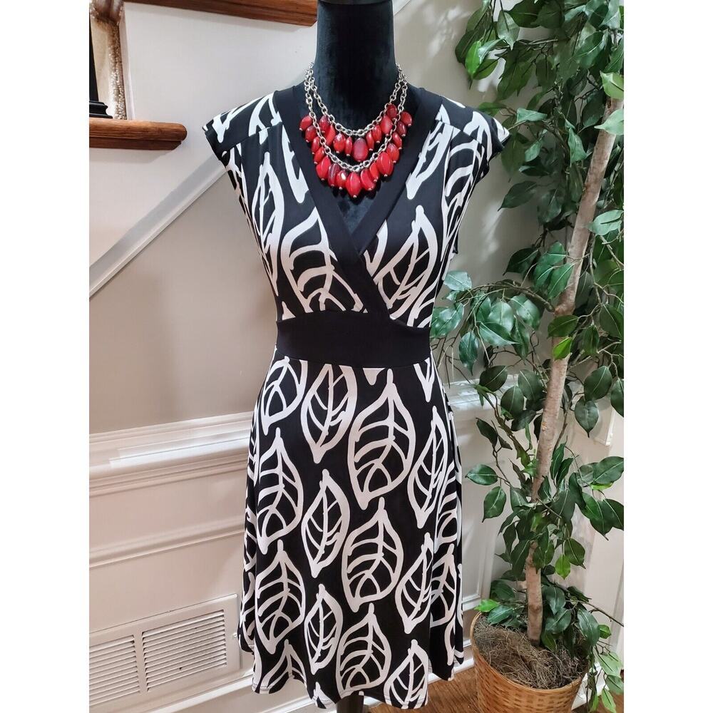 Just For Wraps Women Black/White Polyester V-Neck Sleeveless Knee Length Dress L